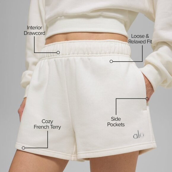 Alo Yoga Accolade Short Athletic Ivory - Picture 3 of 4
